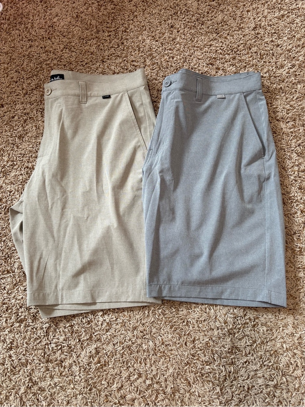 Travis Mathew Flat Front Shorts Mens size 38 Beige and Light Gray